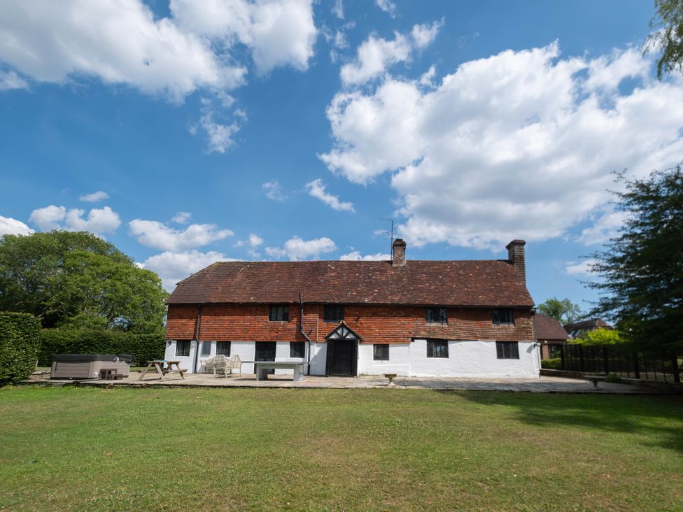 An exterior view of a house with a garden at Gildridge in Whitesmith near East Hoathly