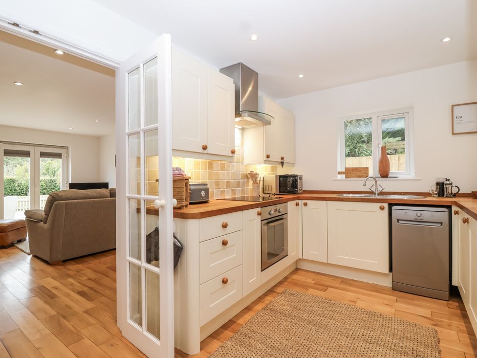 A kitchen with appliances and countertop at Mariners Rest in Gorran Haven
