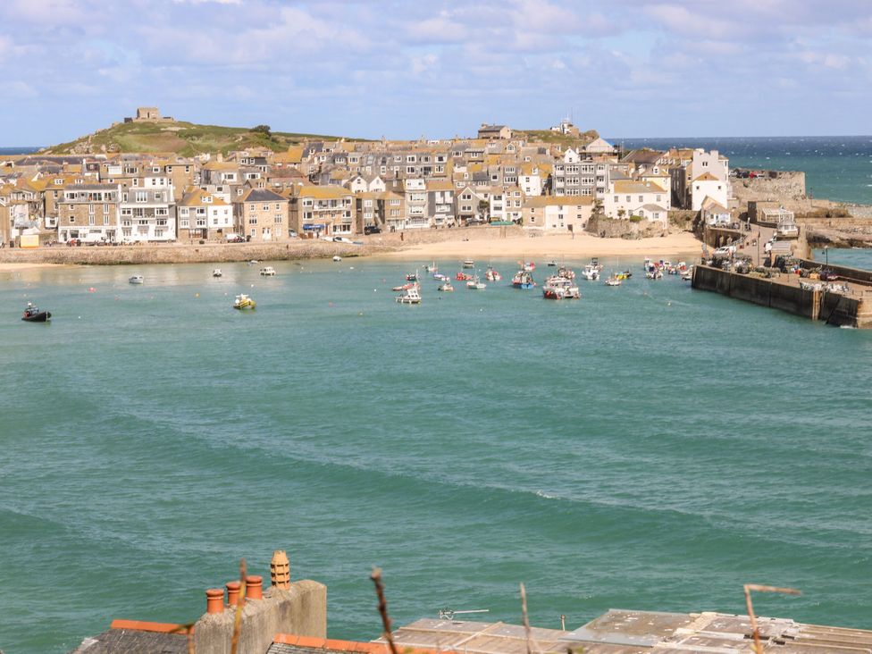 A view of a harbor with boats and buildings at Flat 2, Moonrakers St. Ives