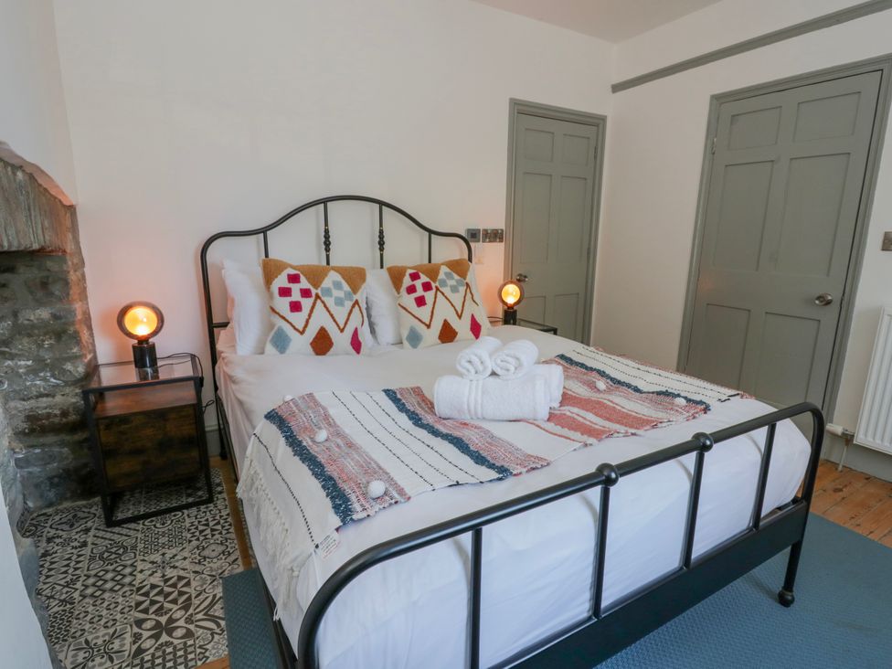 A bedroom with a bed and bedside table at Island House in Aberaeron