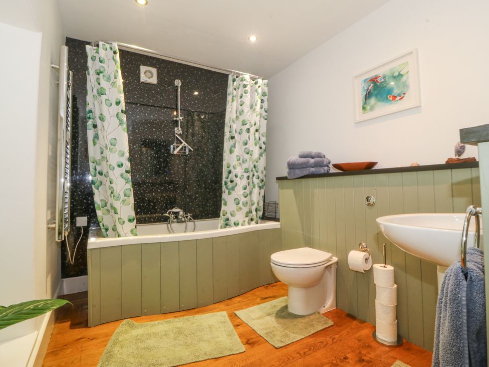 A bathroom with a bathtub and sink at Ty Capel Bethania in Nant Gwynant