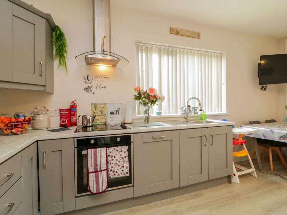 A kitchen with cabinets and a sink at Duffy Lodge in Kilmacloo near Creeslough, County Donegal