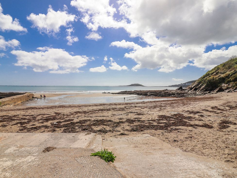 A beach with clouds and sea at Shells Cottage in Looe