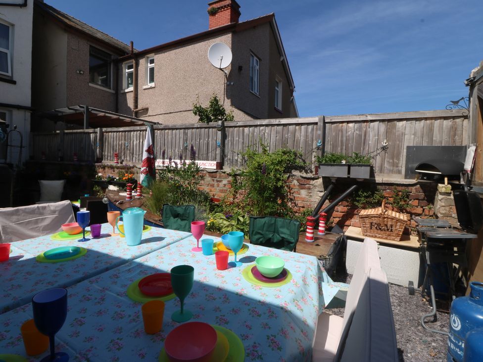 A garden setting with a table set for dining at Yr Angor in Llandudno Junction