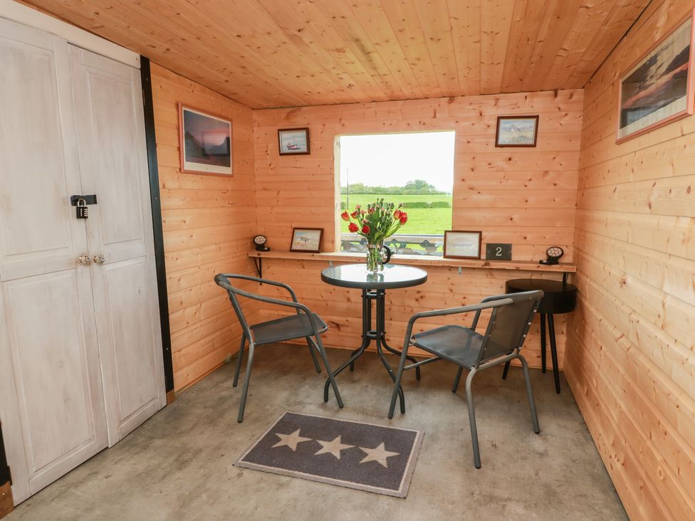 A snug with a table and chairs at Rosalin Cottage in Dreghorn near Irvine