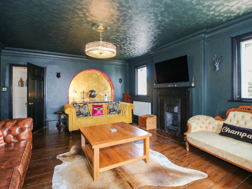 A living room with a coffee table and a sofa at The Lodge in Shawbury