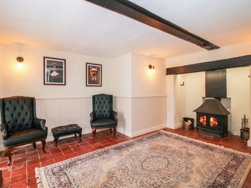 A living room with armchairs and a fireplace at The Lodge in Shawbury