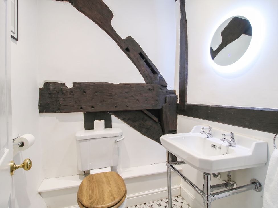 A bathroom with a sink and toilet at The Lodge in Shawbury