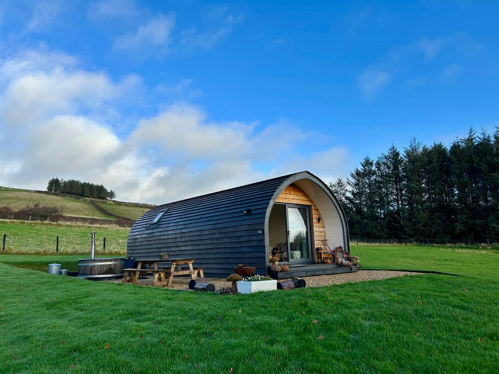 A cabin with hot tub and seating area at Willow in Llangurig near Llanidloes