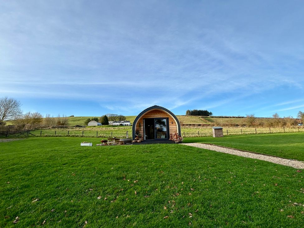 A cabin with grass surrounds at Willow in Llangurig near Llanidloes