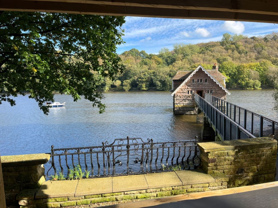 Lady Of The Lake - Peak District & Derbyshire - 1150624 - thumbnail photo 39