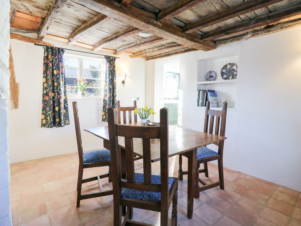 A dining room with a table and chairs at 66 High Street in Cambridge