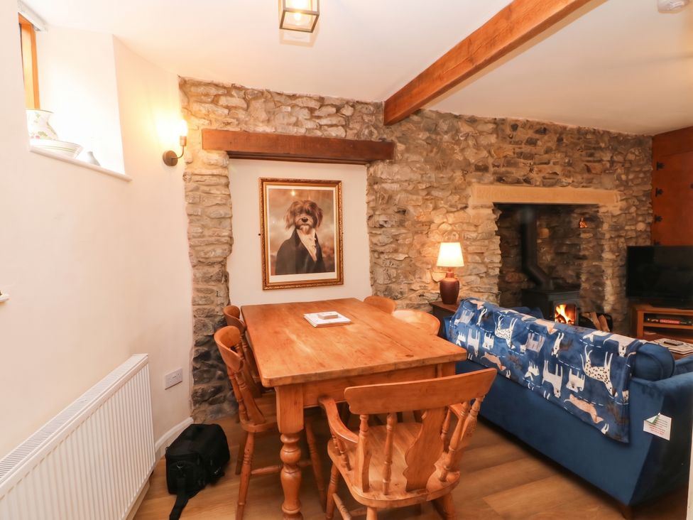 A dining room with a table and chairs at The Cottage O'ergate in Bradwell