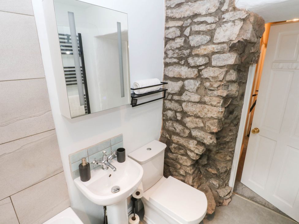A bathroom with a sink and toilet at The Cottage O'ergate in Bradwell