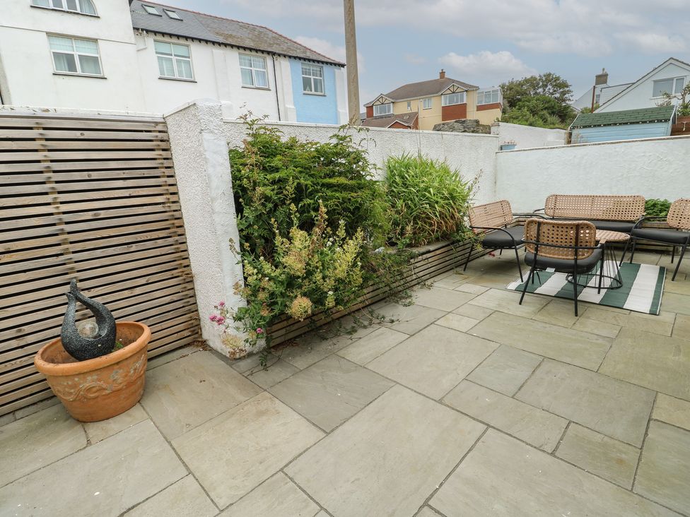 An outdoor area with a seating arrangement and plants at Ty Haf in Trearddur Bay