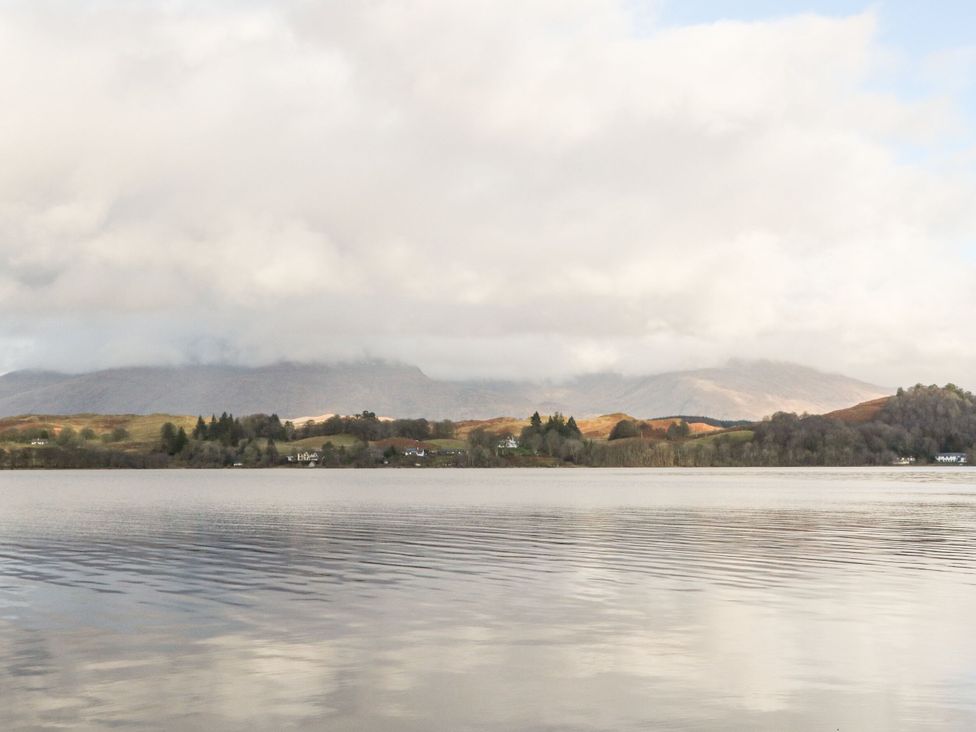 A view of a lake with mountains and clouds at Taigh Creag Thulach in Taynuilt