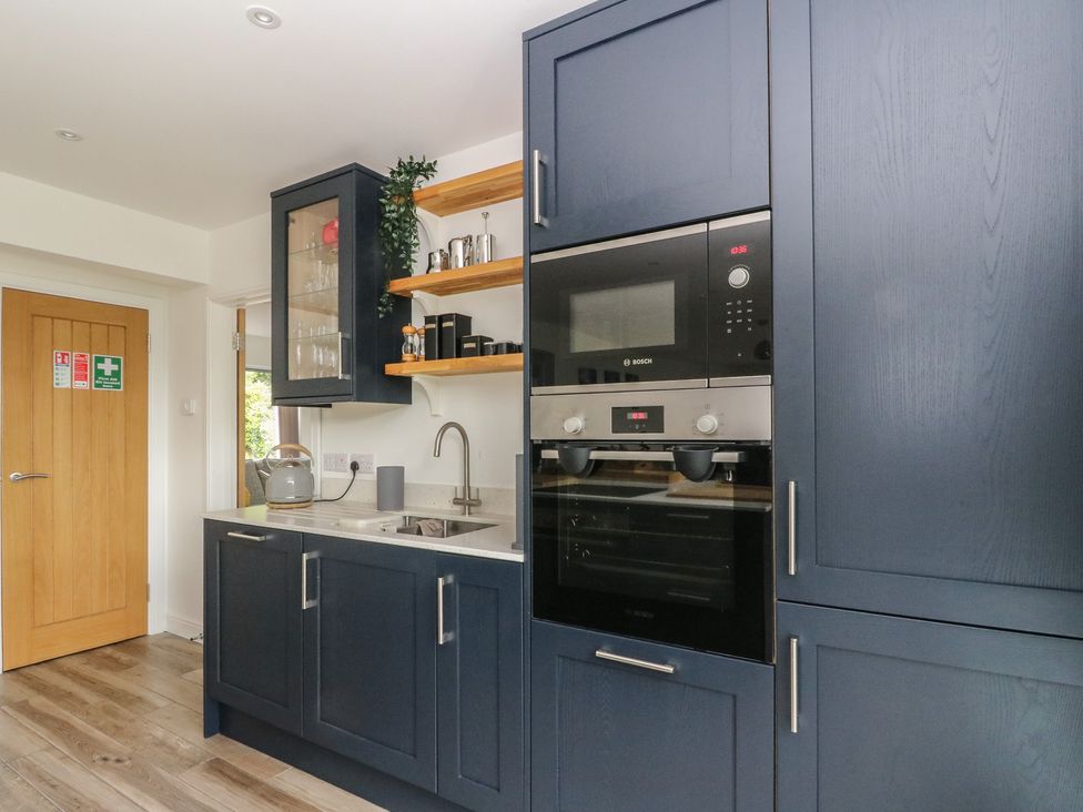 A kitchen with cabinets and oven at Taigh Creag Thulach in Taynuilt