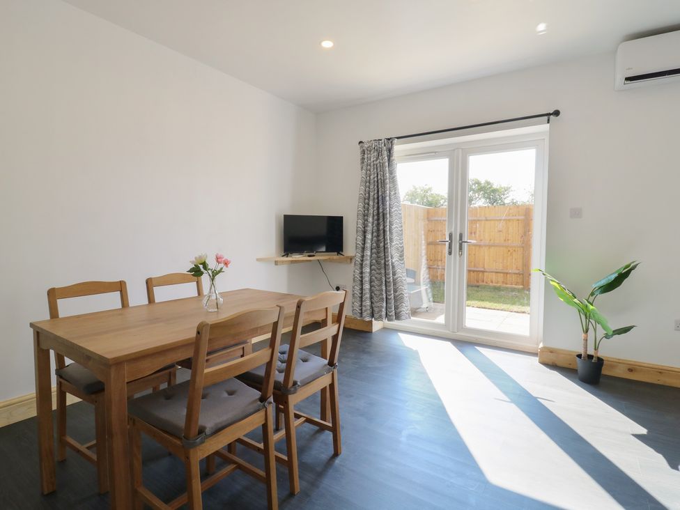 A dining room with a table and chairs at Annex Studio 1 Northampton