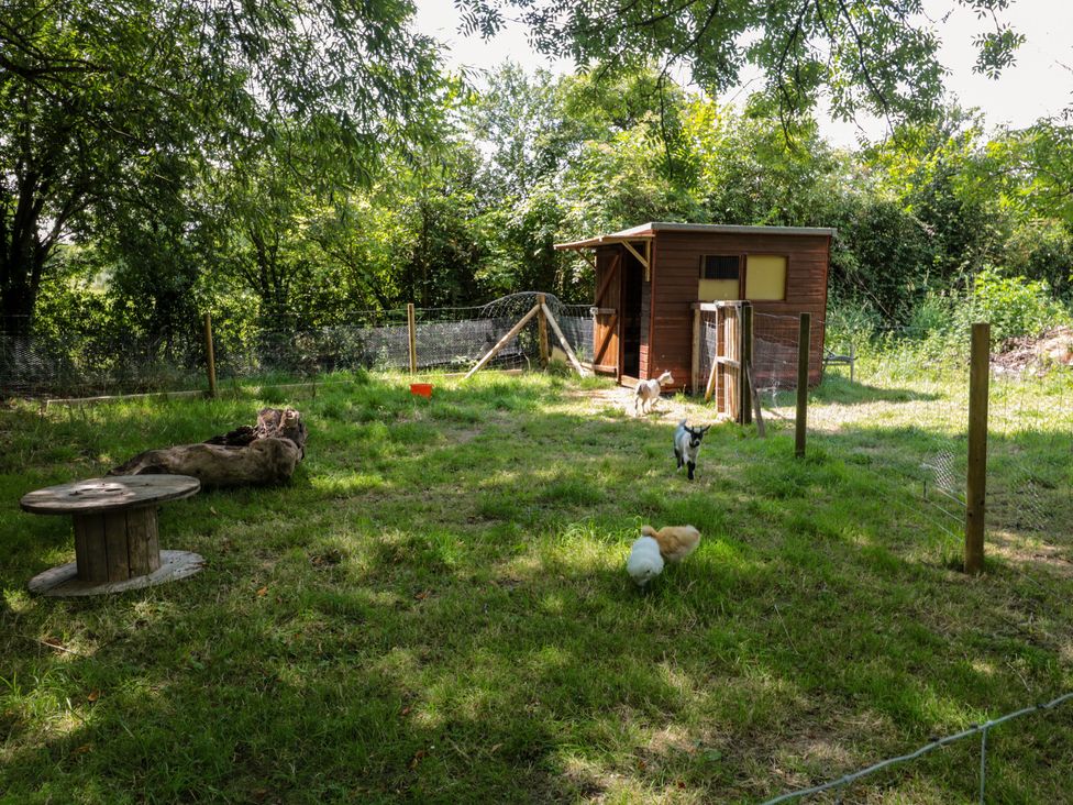 The Foxes Den Shepherds Hut - Cotswolds - 1151420 - thumbnail photo 24