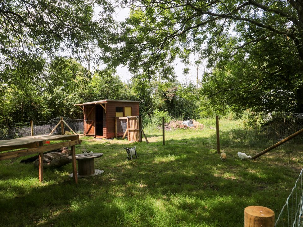 The Foxes Den Shepherds Hut - Cotswolds - 1151420 - thumbnail photo 25