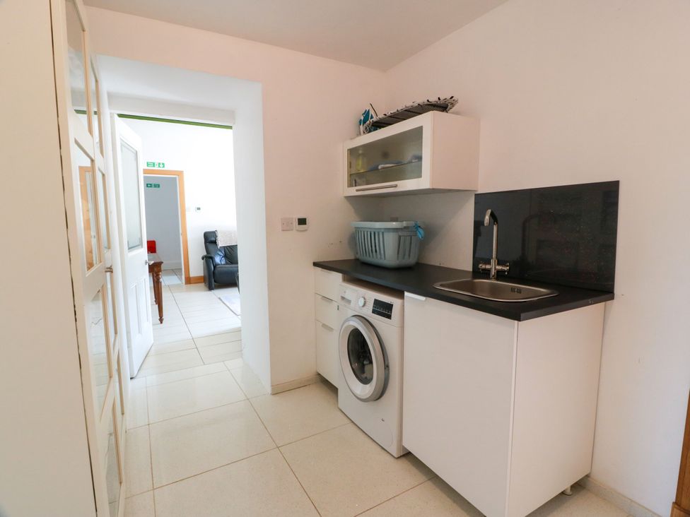 A laundry room with a washing machine and sink at Altafearn in Tighnabruaich