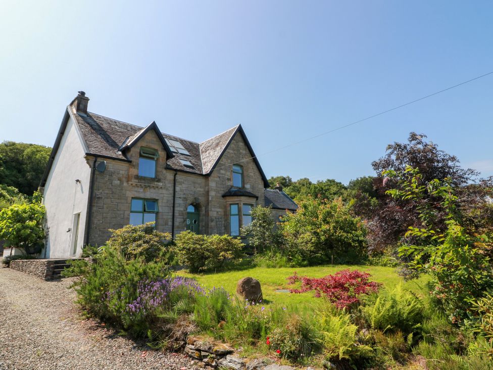 A house with a garden and gravel driveway at Altafearn in Tighnabruaich