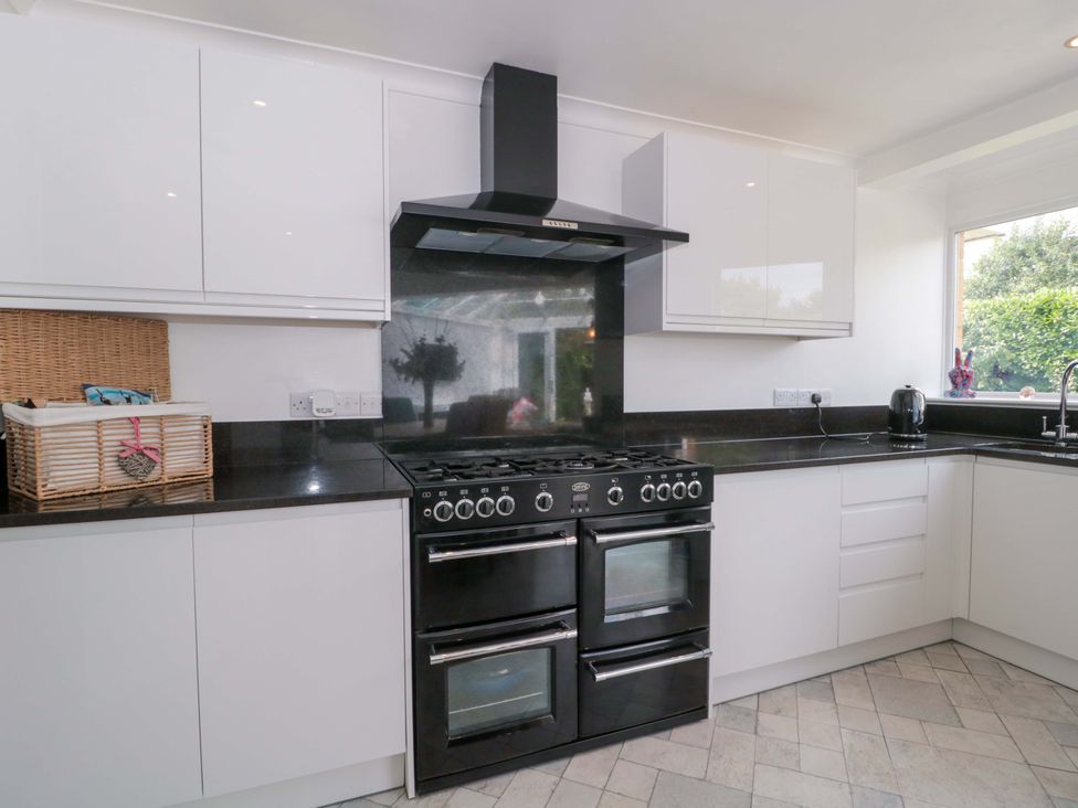 A kitchen with an oven and cabinets at No 8 in Burnham-on-Sea