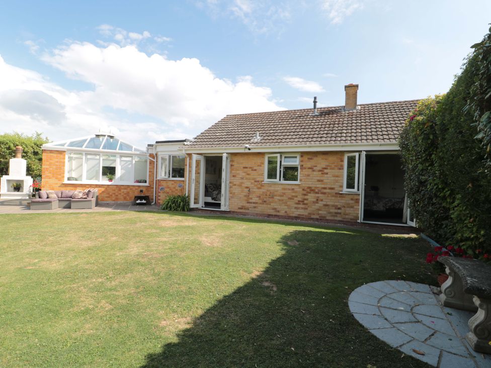 A house with a garden and conservatory at No 8 Burnham-on-Sea