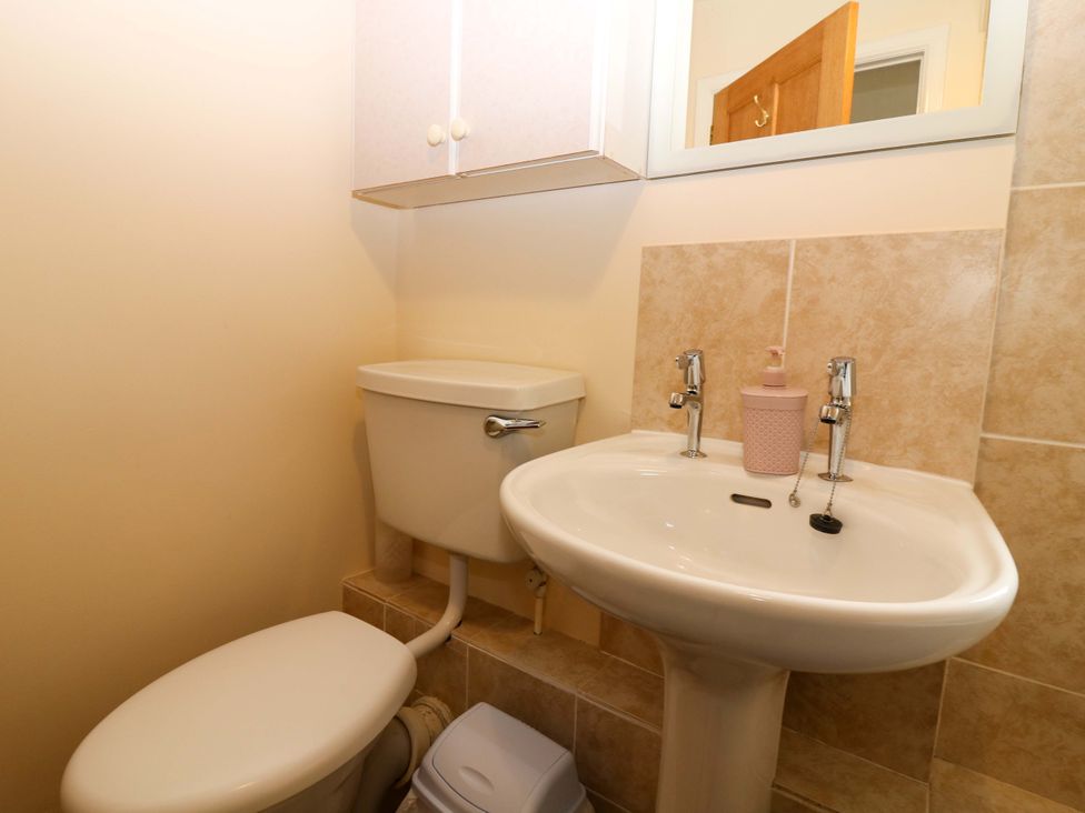 A bathroom with a sink and toilet at The Breakers in Newburgh, Aberdeenshire