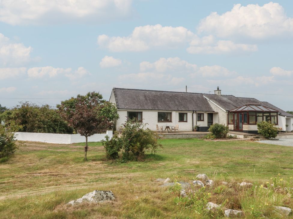 A house with a garden and conservatory at Tir Mawr Llanfairpwllgwyngyll