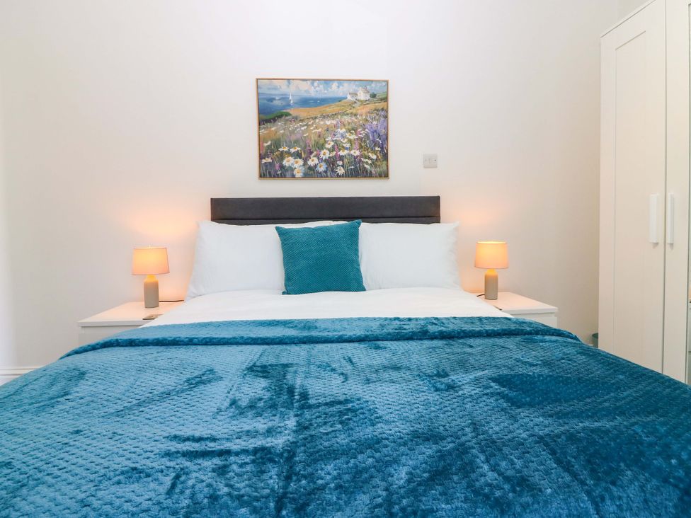 A bedroom with a bed and lamp at No.9 North St in Fraserborough