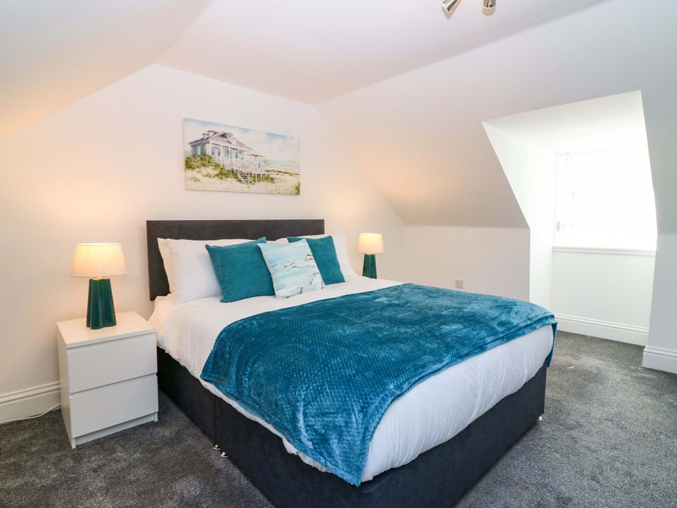 A bedroom with a bed and bedside table at No.9 North St Fraserborough