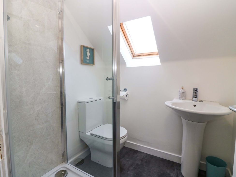 A bathroom with a shower, toilet, and sink at No.9 North St in Fraserborough