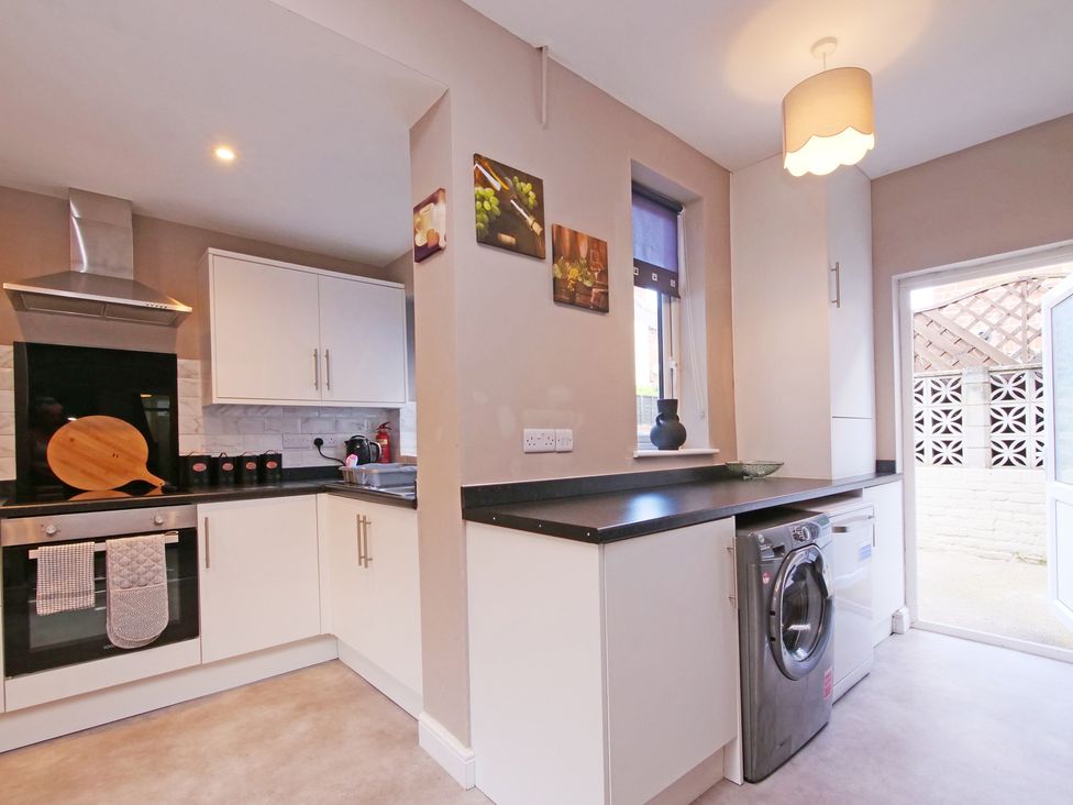 A kitchen with an oven and washing machine at Ashville Grange in Scarborough