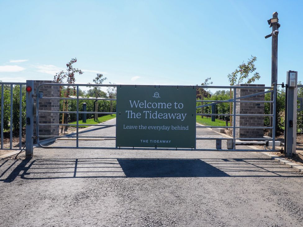 A gate with a welcome sign at The Tideaway in St. Osyth