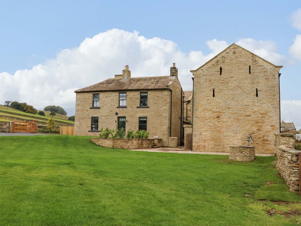 A house with a garden at Eastfield Farm, Barnard Castle