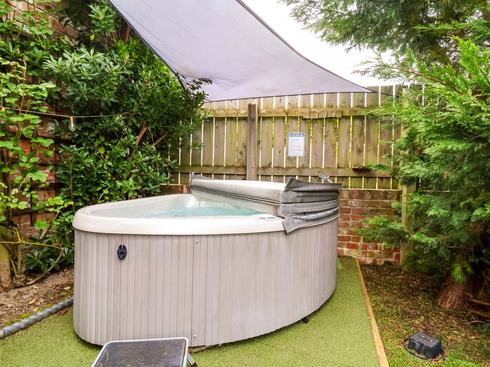 A hot tub in a garden at Sunset Cottage in Swimbridge near Barnstaple