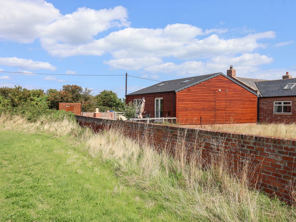 A house with a garden area at Waverley Cottage Kilnsea near Easington Hull