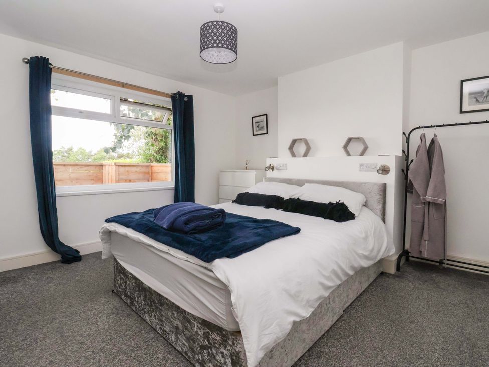 A bedroom with a bed and window at Fox Retreat in Sherburn