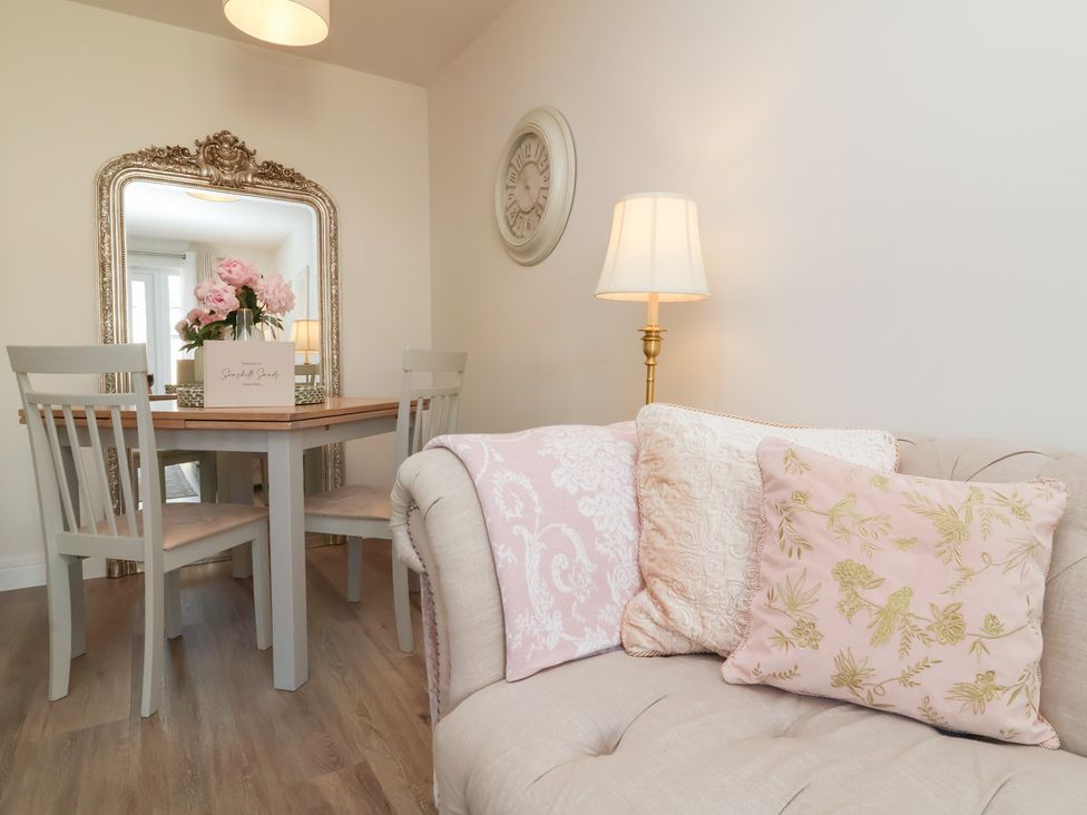 A dining room with a table and chairs at Seashell Sands in Appledore