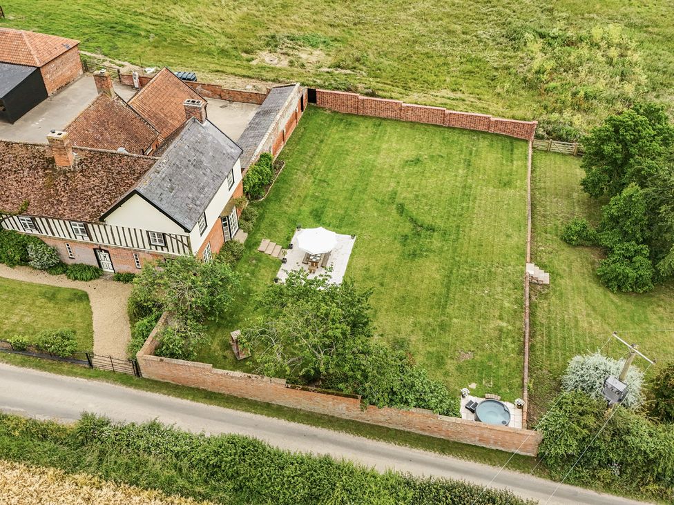 An outdoor view of a house and garden area at Knights Farm in Harkstead