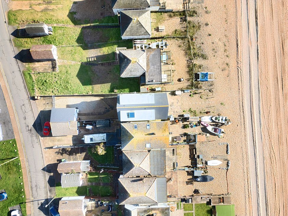Bucket and Spades- Right on the Beach - Kent & Sussex - 1153335 - thumbnail photo 50