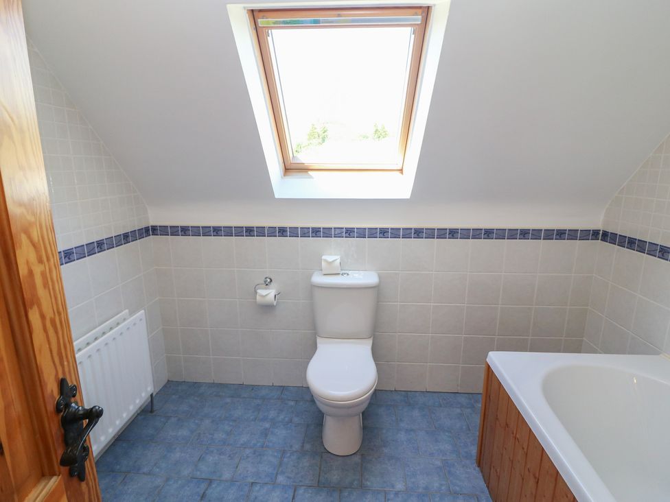 A bathroom with toilet and bath tub at The Skating Rock in Bunane near Kenmare, County Kerry