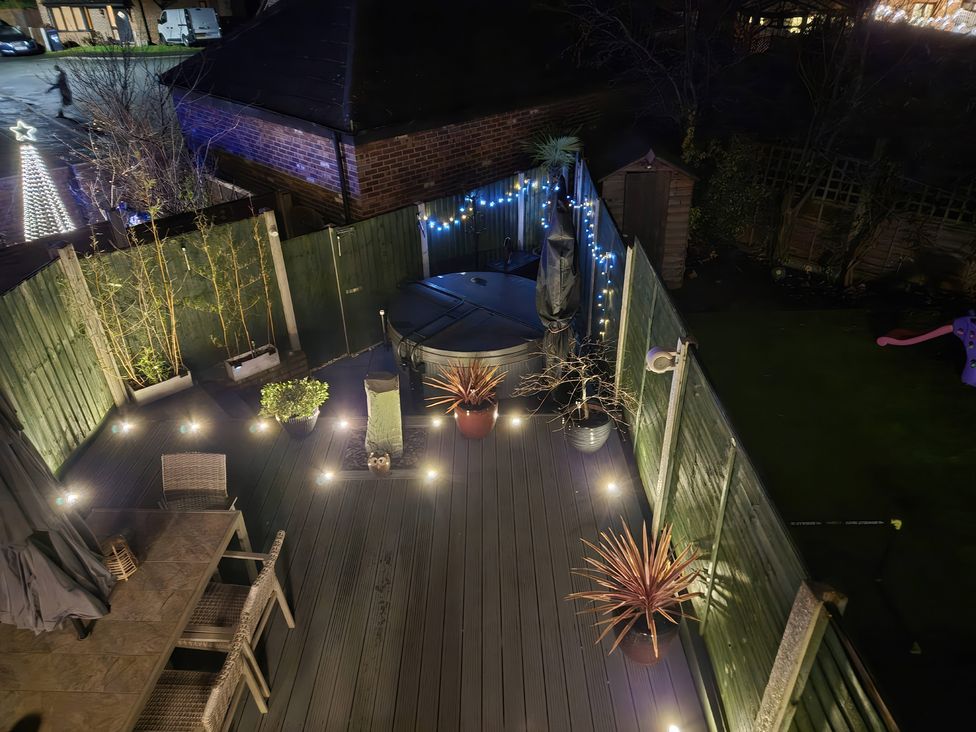 A garden with a hot tub and outdoor seating at 63 Severn Street in Bridgnorth