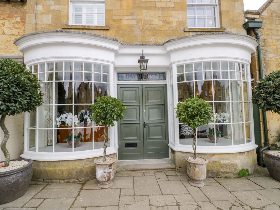 A front entrance with windows and a door at Bay House Cottage in Broadway