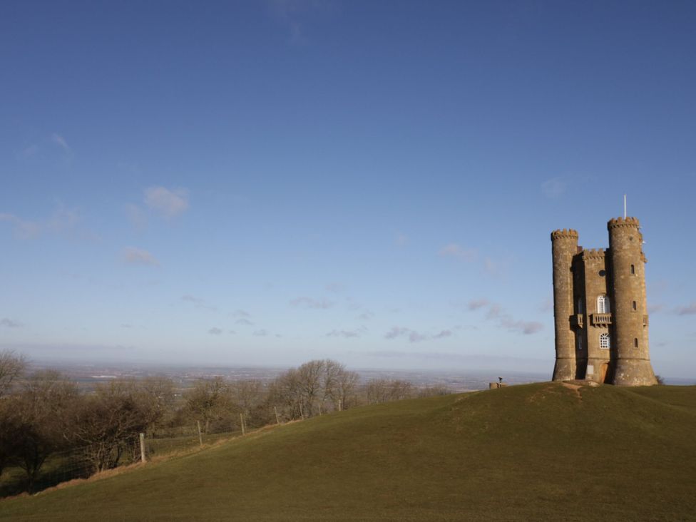 A tower on a hill with a clear sky at Bay House Cottage in Broadway