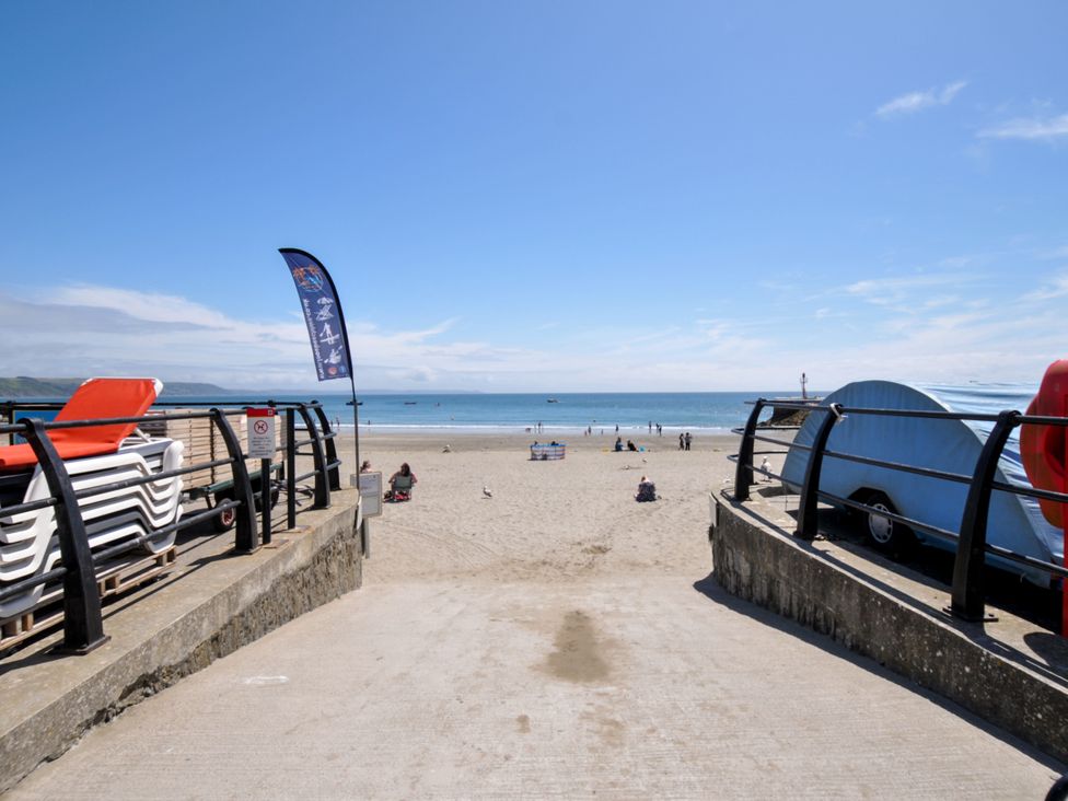 A beach view with sea and sand at Sea Pinks in Looe