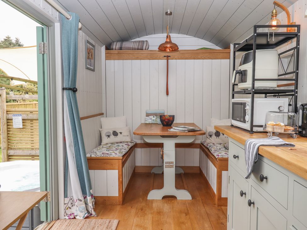 Burr 2 Shepherds Hut - Devon - 1154502 - thumbnail photo 3