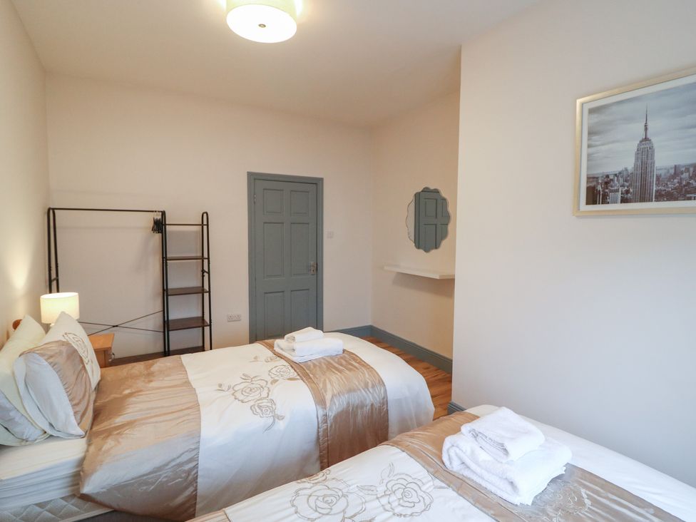 A bedroom with two beds and a lamp at No 1 Lodge Wood, Kenmare, County Kerry