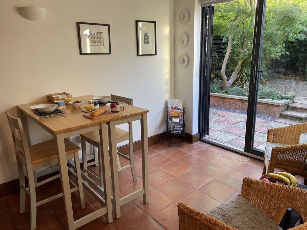 A kitchen with a table and chairs at Old Town Cottage in Stratford-Upon-Avon